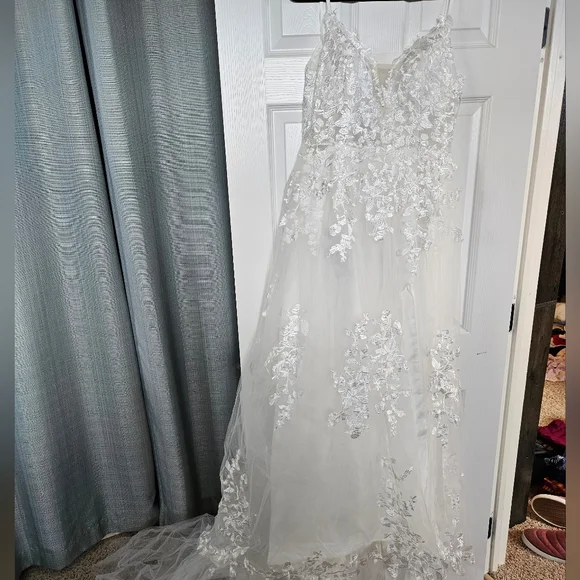 New- Wedding Dress Spaghetti Strap V Neck Elegant Bridal Gown Backless With Slit - Picture 3 of 4